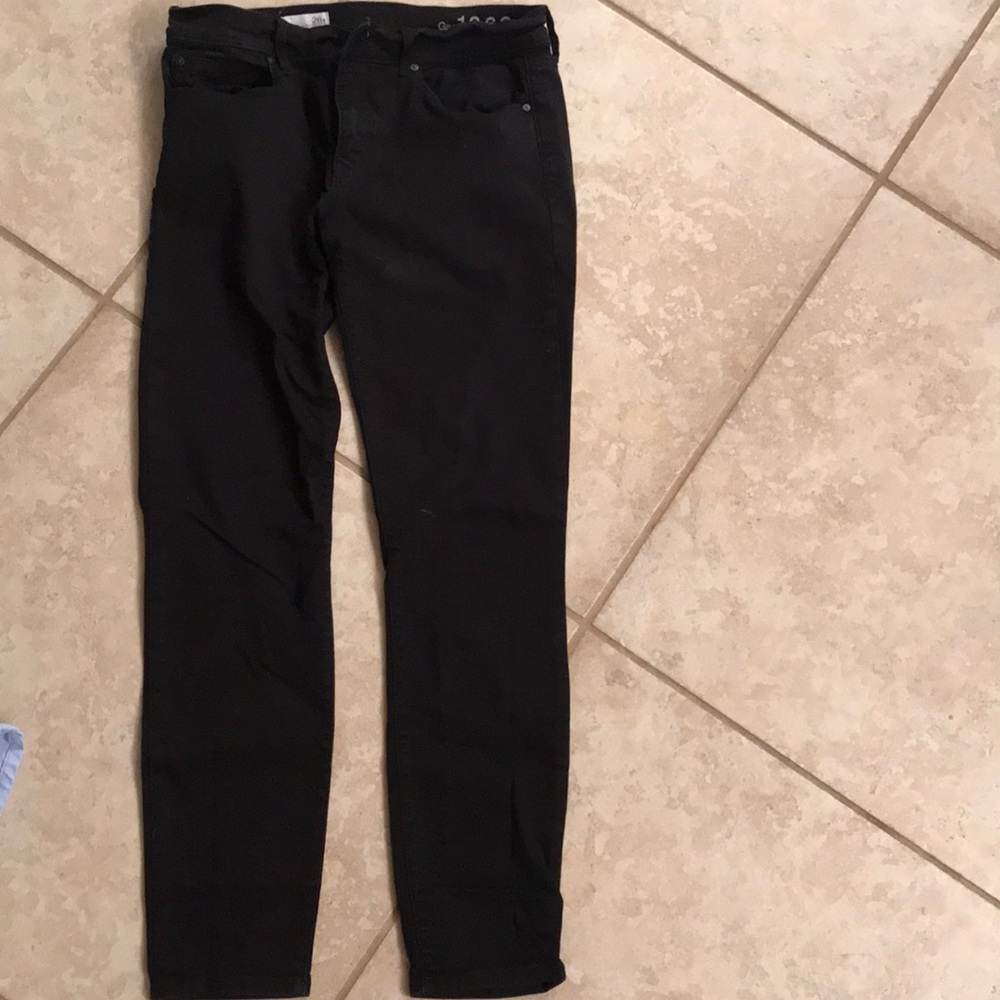 Gap black 26 short jeans. Skinny. Ankle length